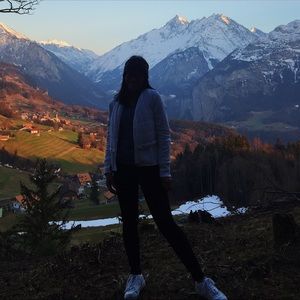 Meet your Posher, Mireya